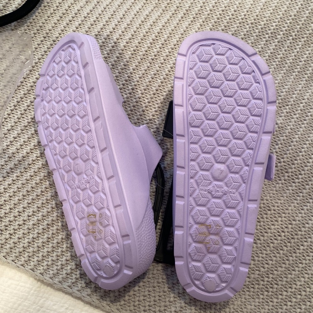 Lavender sandals - Picture 3 of 4